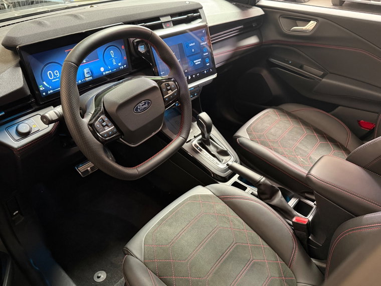 Vehicle Image 15