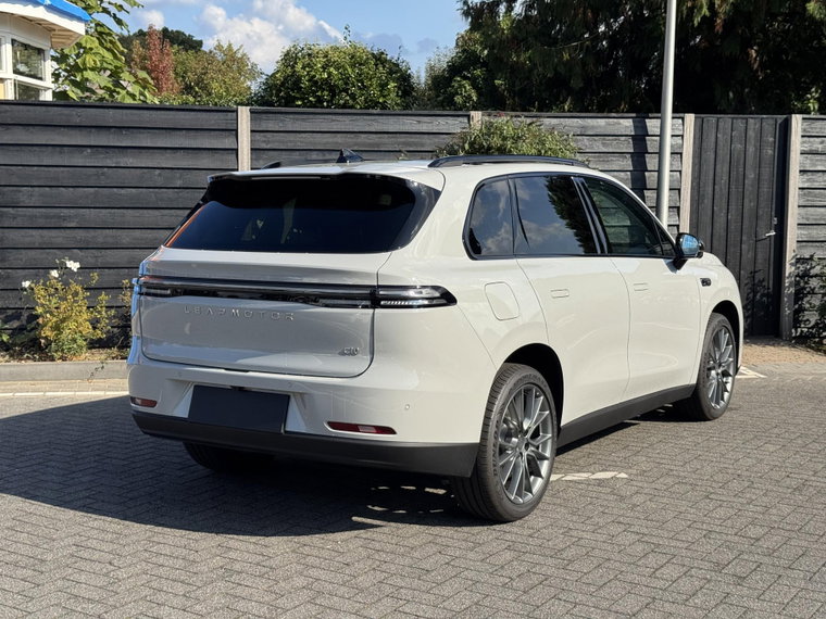 Vehicle Image 9