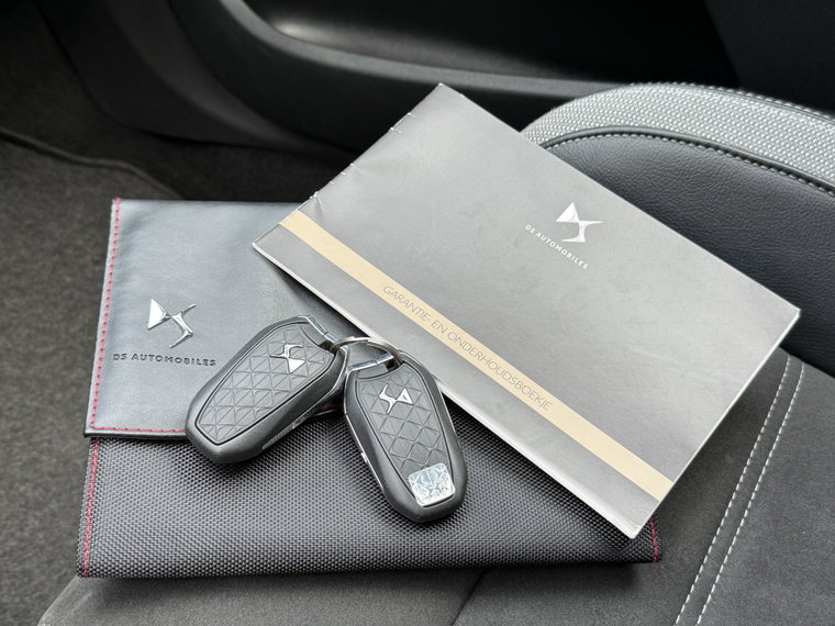 Vehicle Image 32