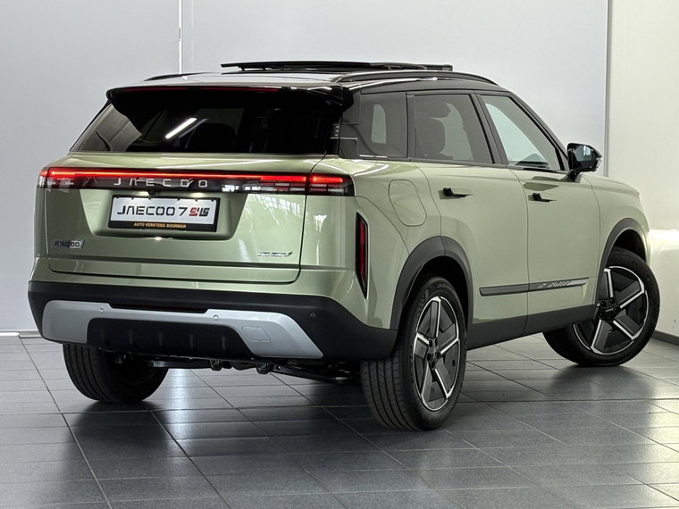 Vehicle Image 12