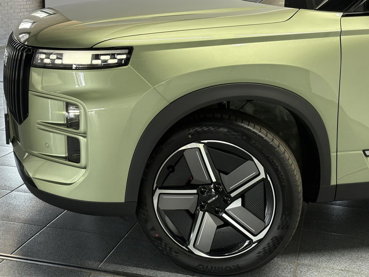 Vehicle Image 5