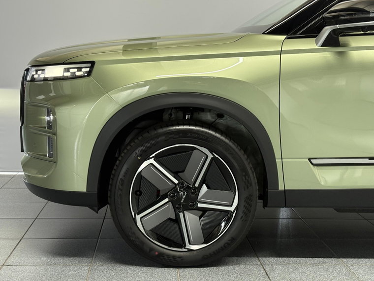 Vehicle Image 8