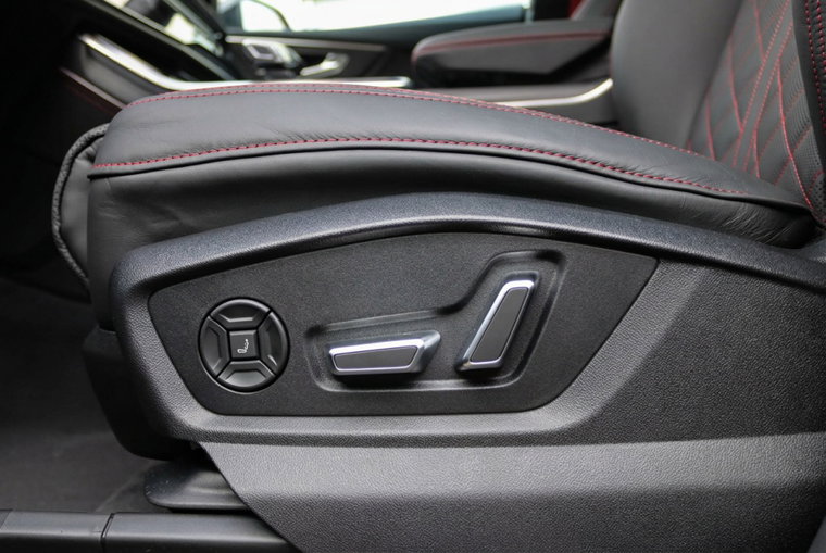 Vehicle Image 32