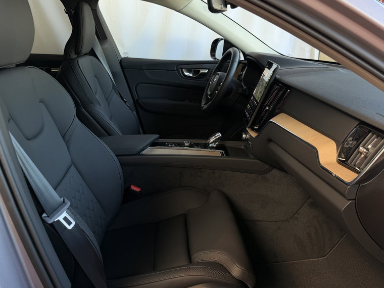 Vehicle Image 38
