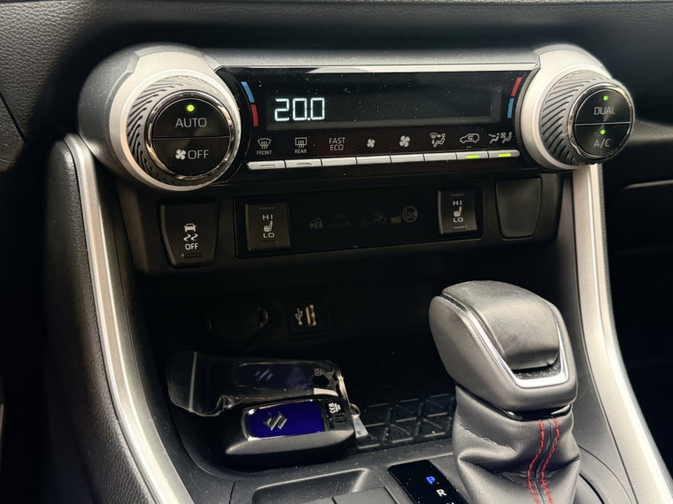 Vehicle Image 28