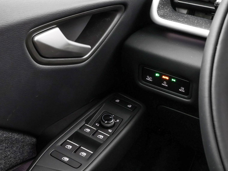 Vehicle Image 17