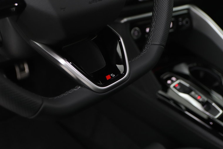Vehicle Image 38