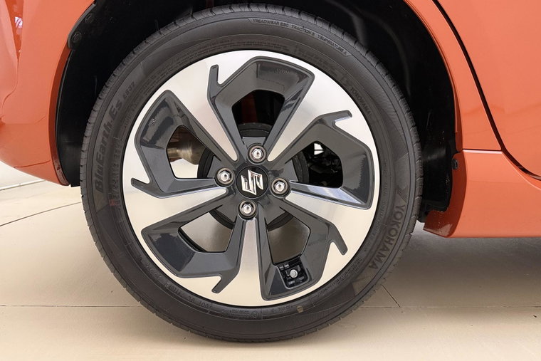 Vehicle Image 14