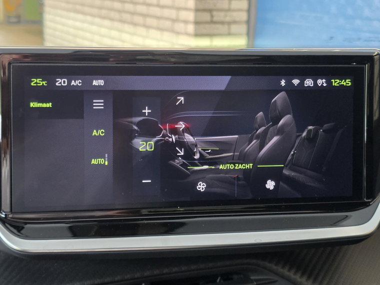 Vehicle Image 32