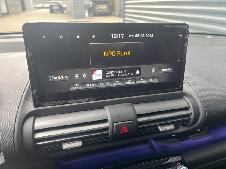 Vehicle Image 32