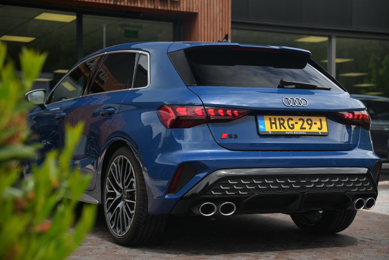 Vehicle Image 28
