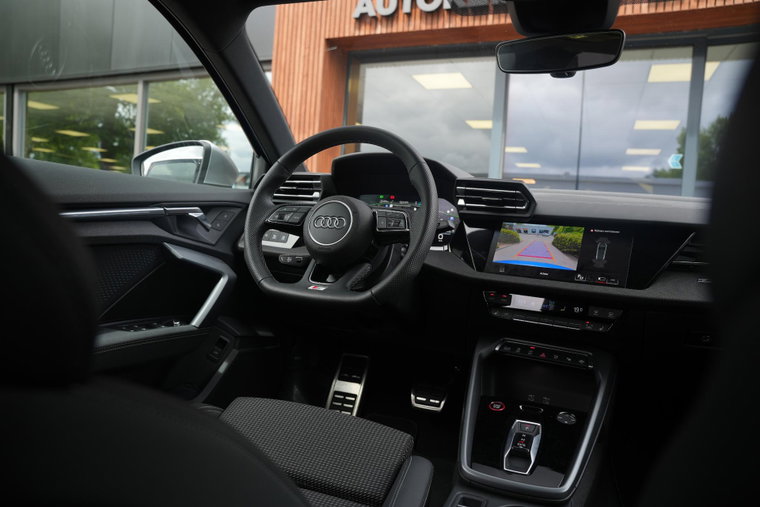 Vehicle Image 35