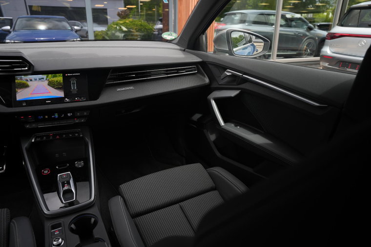 Vehicle Image 36