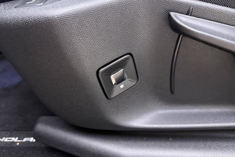 Vehicle Image 19