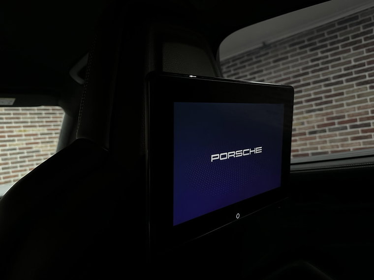Vehicle Image 32