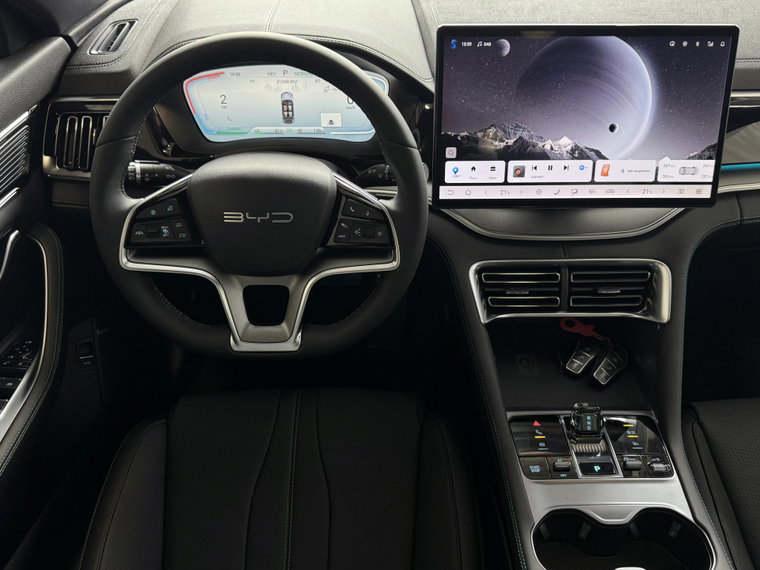 Vehicle Image 25