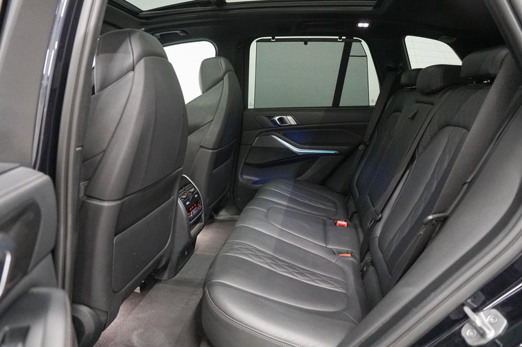 Vehicle Image 36