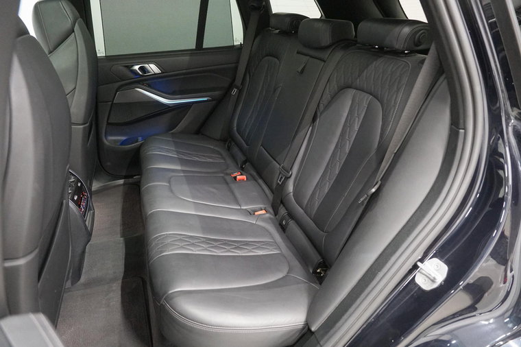 Vehicle Image 37