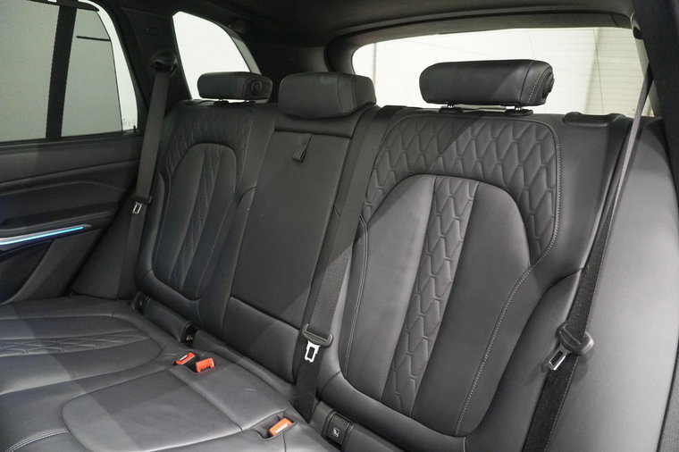 Vehicle Image 38