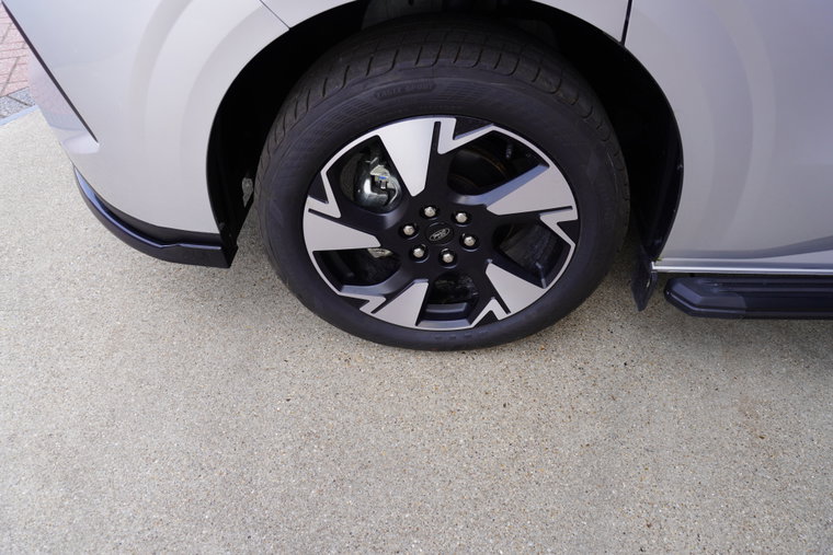 Vehicle Image 11