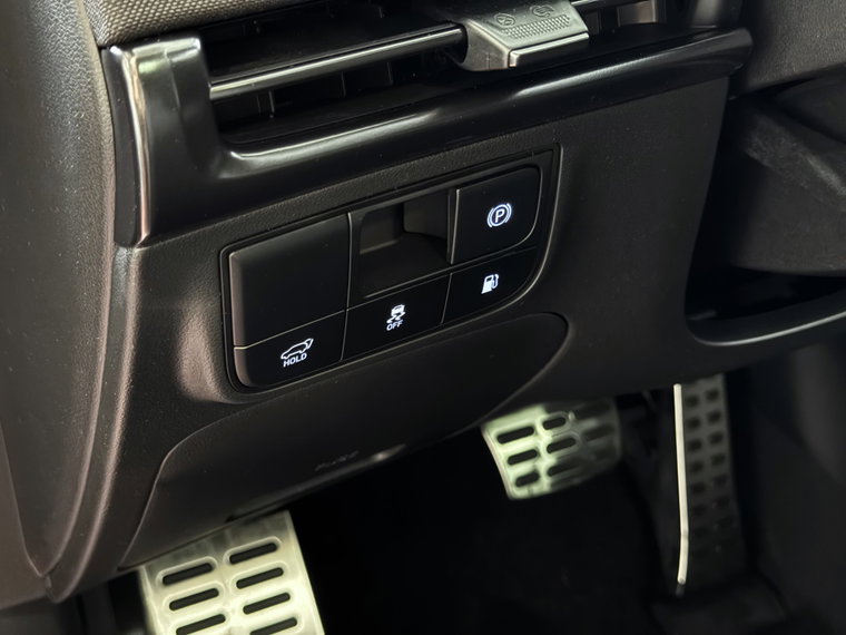 Vehicle Image 25