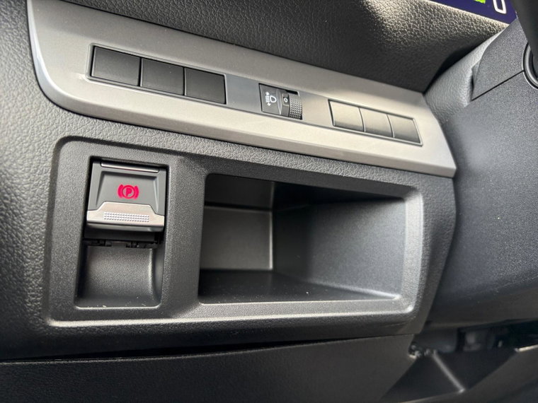 Vehicle Image 32