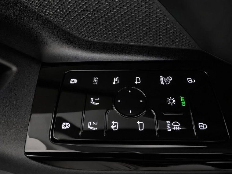 Vehicle Image 22