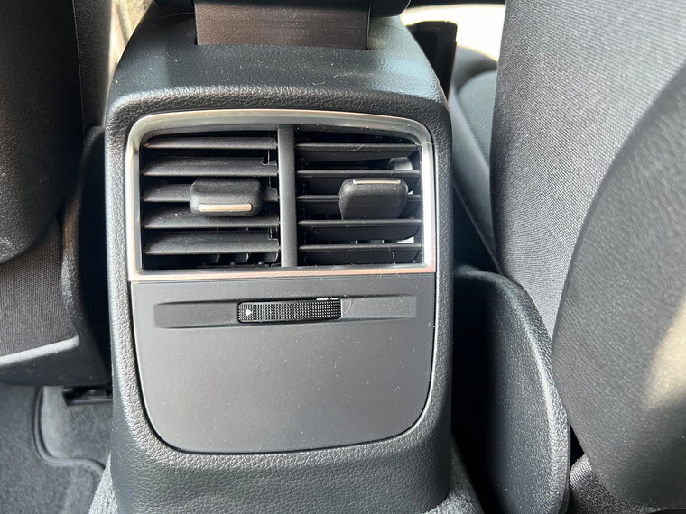 Vehicle Image 28