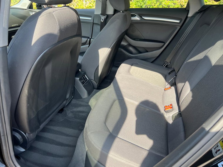 Vehicle Image 32