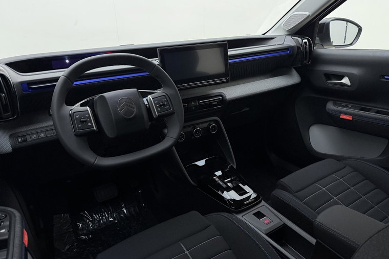 Vehicle Image 16