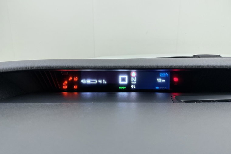 Vehicle Image 25