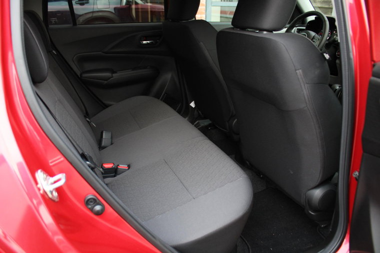 Vehicle Image 16
