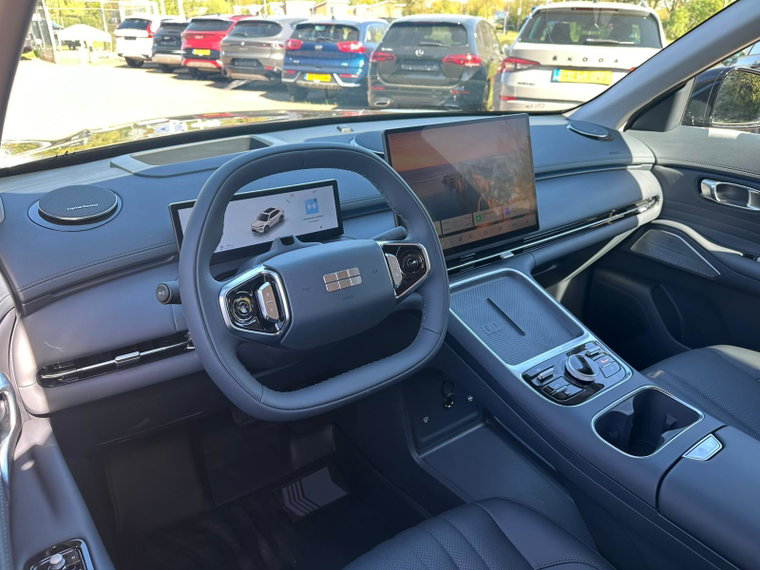 Vehicle Image 8