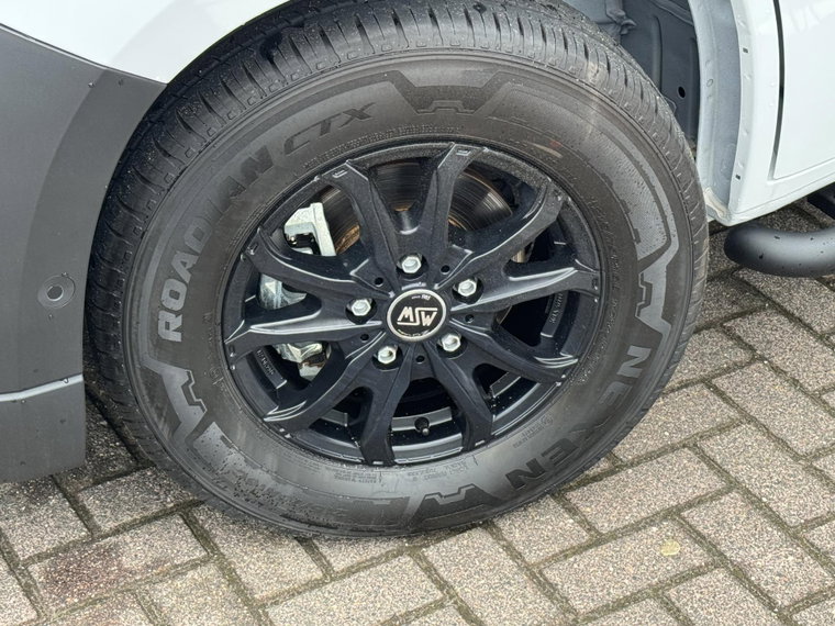 Vehicle Image 21