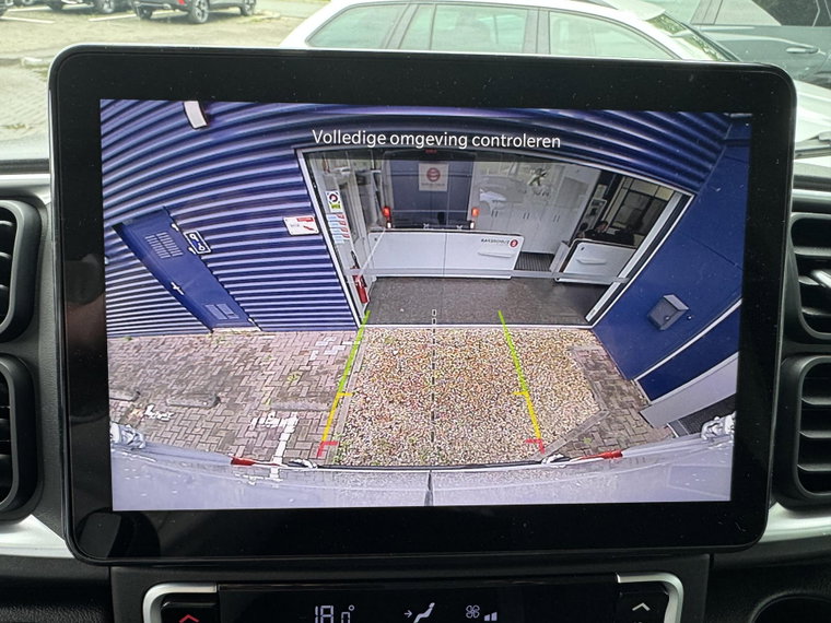 Vehicle Image 25