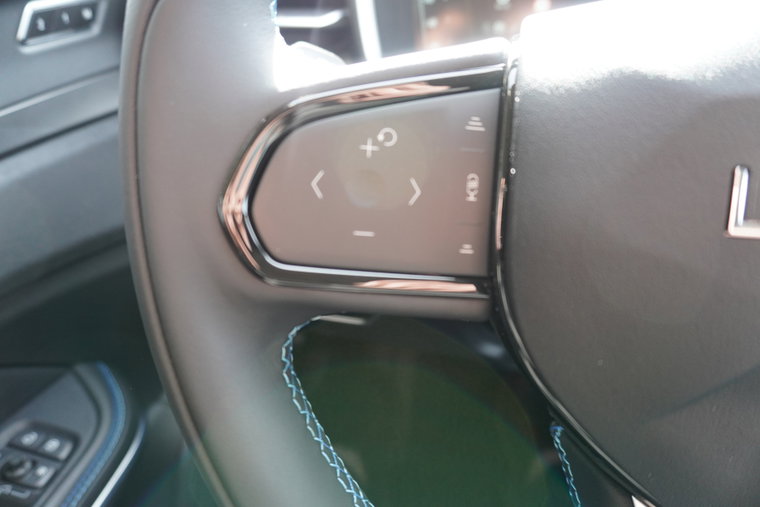 Vehicle Image 22