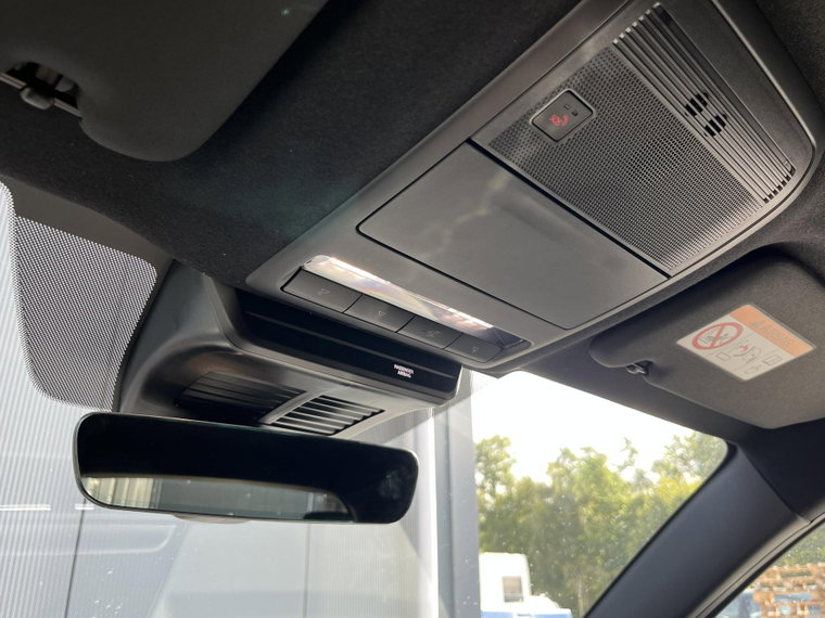 Vehicle Image 36
