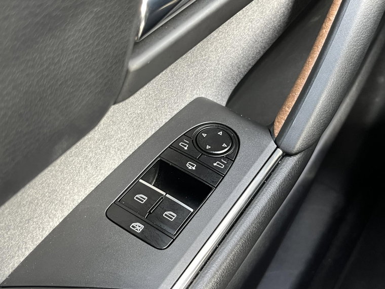 Vehicle Image 37