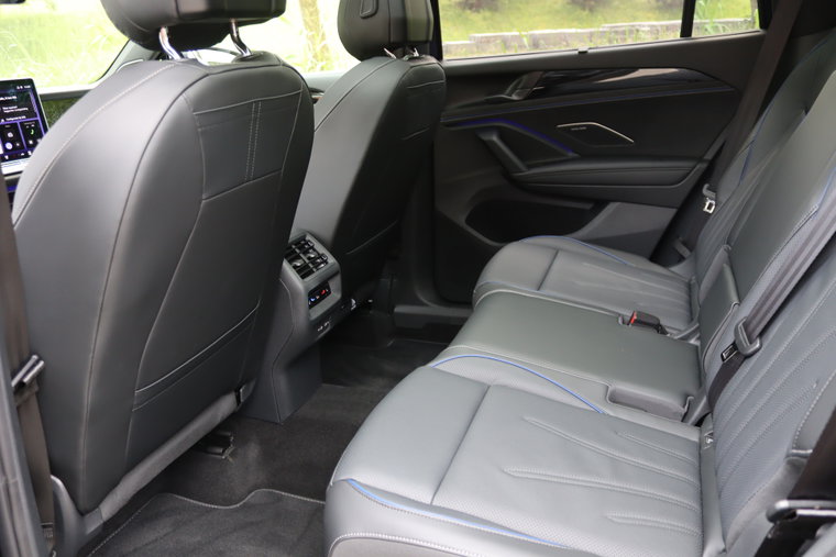 Vehicle Image 33