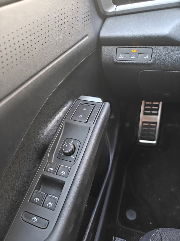 Vehicle Image 28