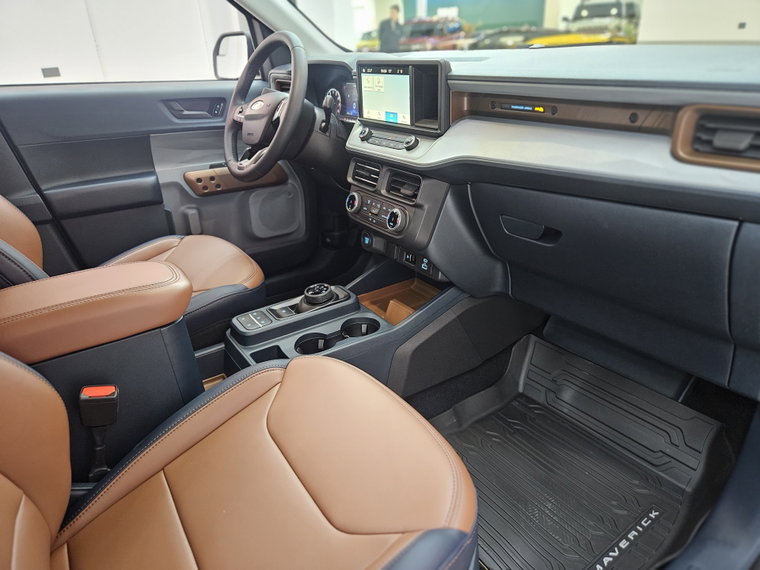 Vehicle Image 25