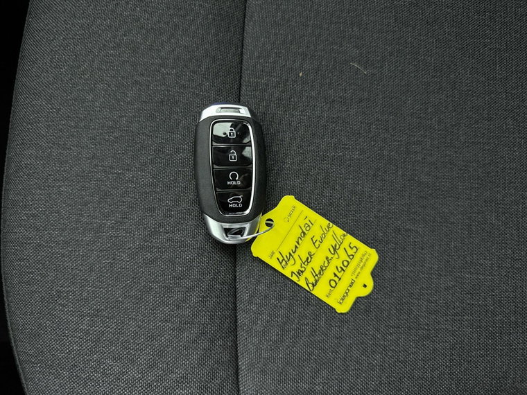 Vehicle Image 26