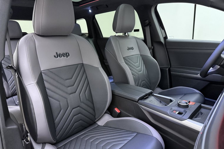 Vehicle Image 16