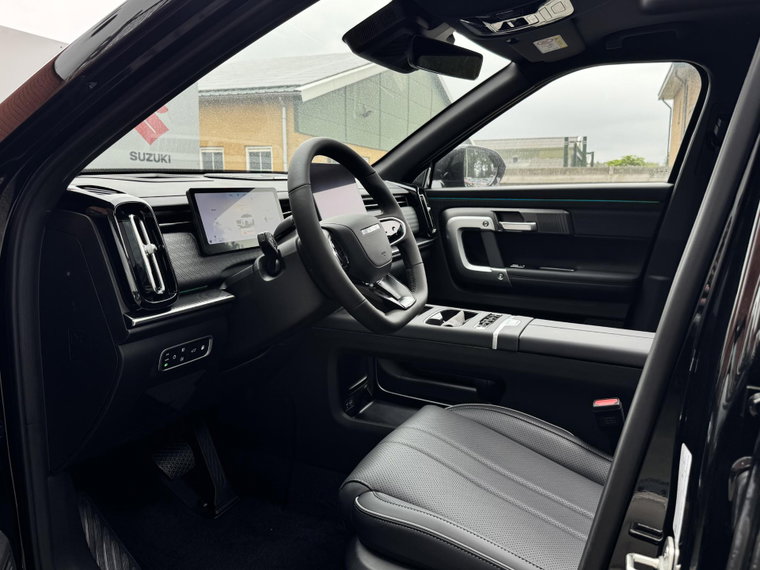 Vehicle Image 11