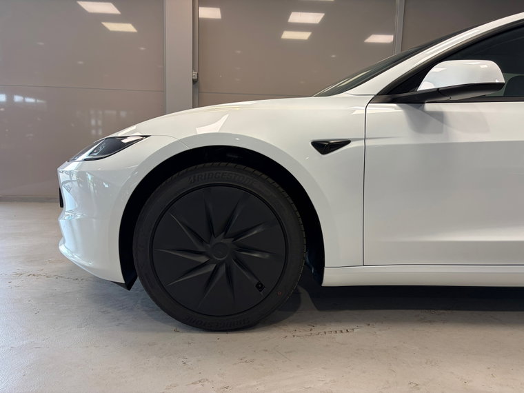 Vehicle Image 23