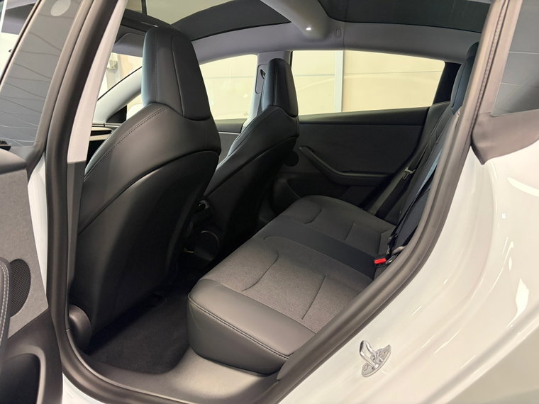Vehicle Image 35