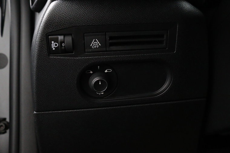 Vehicle Image 38