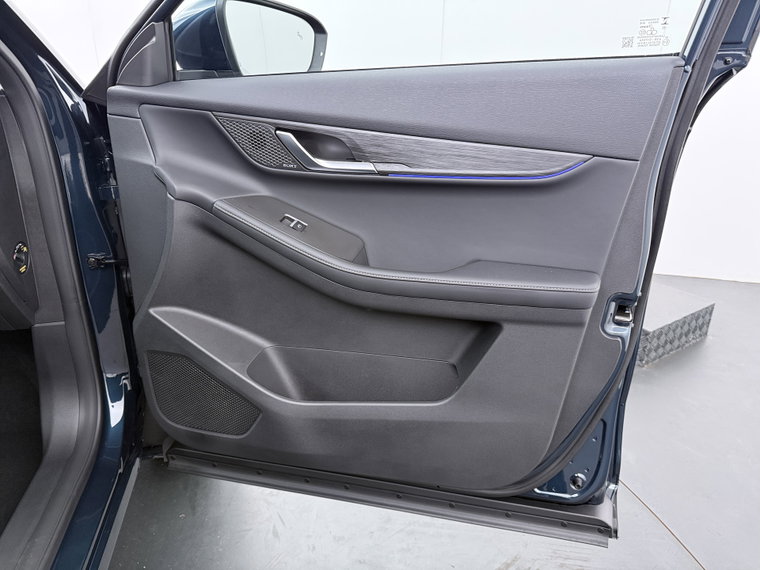 Vehicle Image 43