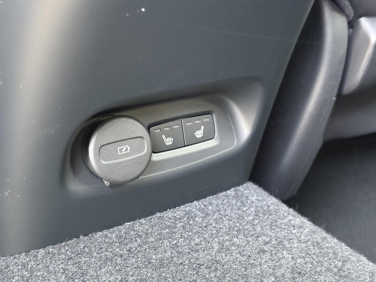 Vehicle Image 33