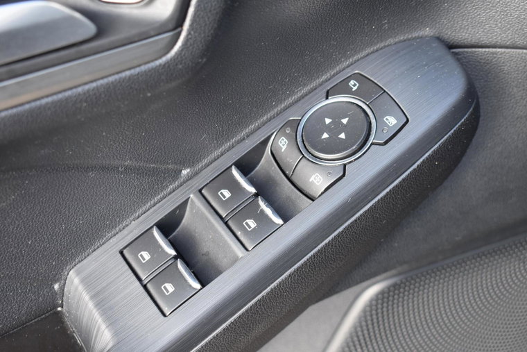 Vehicle Image 25